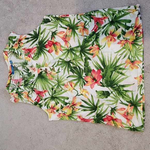 A bundle of 1 Shirt from Fresh and one pair of Capri's from Sag Harbor New - Picture 2 of 9